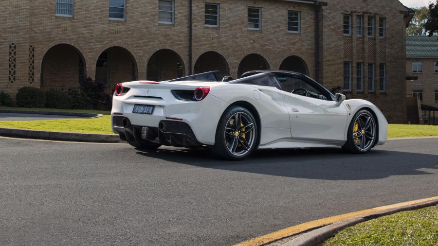  Ferrari 488 Spider 2016 года  (AU) (фото 17 из 23)